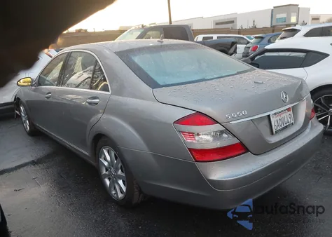 2007 Mercedes-Benz S 550 z USA, uszkodzony, nr VIN WDDNG71X47A068897